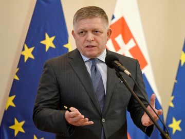 Najväčšie trestné oznámenie v histórii Slovenska: Roberat Fica vraj vyšetrujú za vlastizradu, oznámil Gröhling