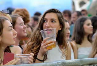 gen z alkohol mladí ľudia