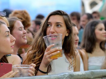 gen z alkohol mladí ľudia