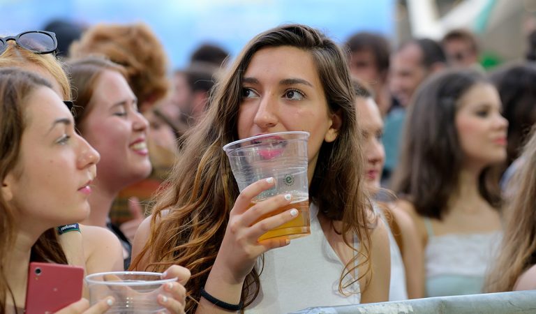 gen z alkohol mladí ľudia