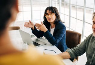 Slovenské pracovné hlášky, ktoré pozná každý. V kancelárii znejú častejšie než klik myšou