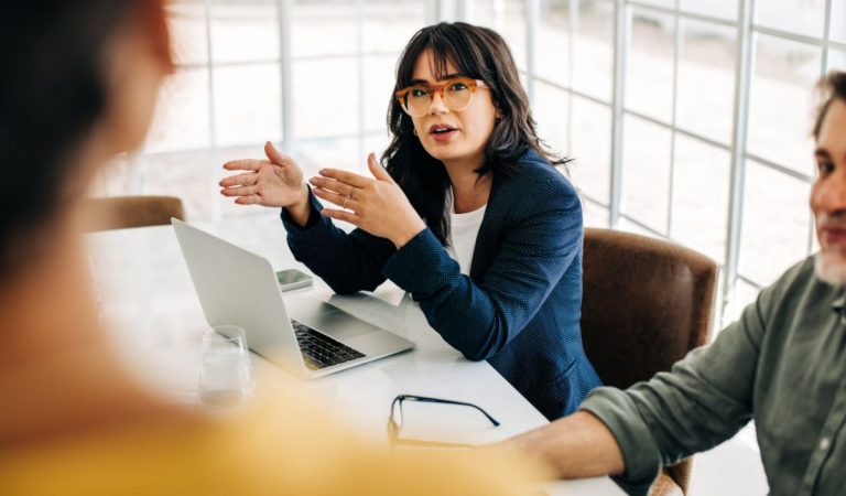Slovenské pracovné hlášky, ktoré pozná každý. V kancelárii znejú častejšie než klik myšou