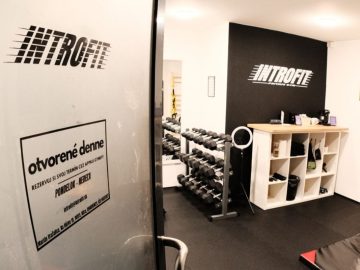 Introfit Nitra je súkromné fitko, kde si môžeš zacvičiť sám či s kamošom alebo partnerom.