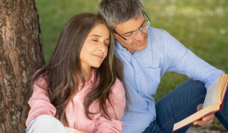 10 vecí, ktoré pochopia len tí, ktorí žijú pod jednou strechou s introvertom