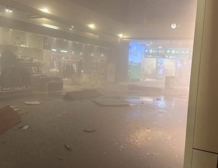 Iránske útoky už zasiahli aj dubajské letisko. V plameňoch skončil aj ďalší luxusný hotel