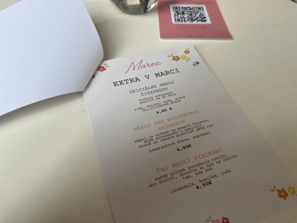 Knihžnica je jedinečný podnik v Bratislave, ktorý spája knižnicu a kaviareň.