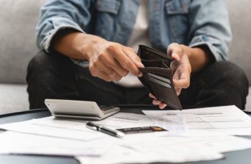 Budeme mať opäť hlbšie do peňaženky? Vláda prehovorila o ďalšom konsolidačnom balíku. Minister práce Tomáš odhalil plán