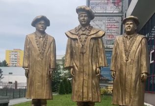 košice vysoká škola zlaté sochy kontroverzia kritika