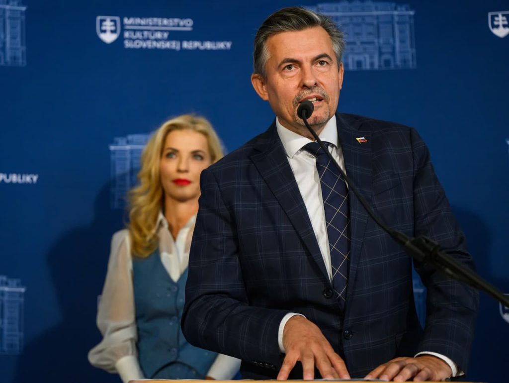 Machala nás inšpiroval. Vytvorili sme slovník nových skratiek, ktoré od dnes musíš používať