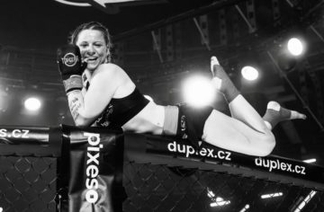 Česká hviezda Clashu tragicky zahynula. Po zrážke s kamiónom prehrala svoj boj o život