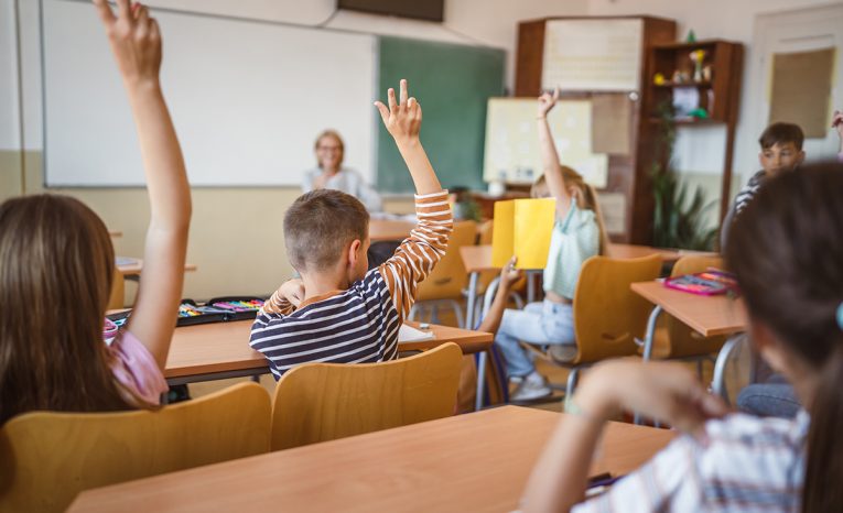 Mal si v škole zlé známky, aj keď si sa učil? Na vine mohlo byť tvoje priezvisko, tvrdia vedci