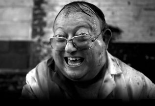 nechutné filmy scény natáčanie zákulisie ľudská stonožka