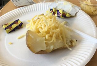 Takto vyzerá nemocničné jedlo v praxi: 20 príkladov, po ktorých ťa prejde chuť jesť