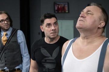 Vtipy vystriedalo opité jachtanie známeho herca. Namiesto „Chlapského raja“ zažili diváci v Rožňave trápne peklo