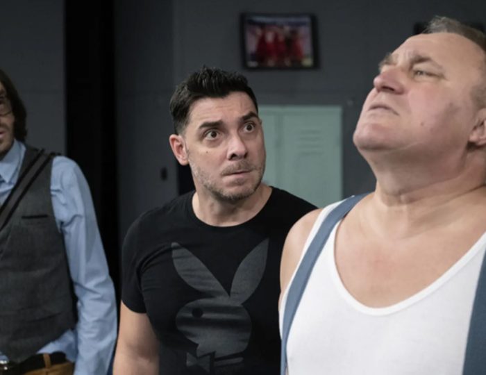 Vtipy vystriedalo opité jachtanie známeho herca. Namiesto „Chlapského raja“ zažili diváci v Rožňave trápne peklo