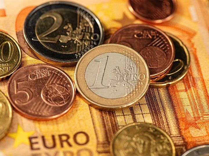 peniaze financie ľudia účet odborníci šetrenie