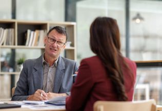 Najčastejšie pracovné klamstvá, ktoré Slováci počúvajú na pohovoroch