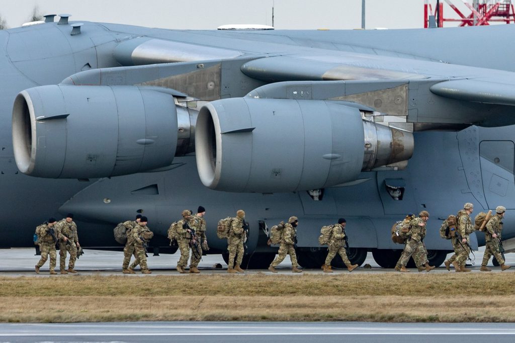 Americké jednotky námornej pechoty a výsadkárov sa presúvajú na Blízky východ. Hovorí sa o pozemnej operácii proti Iránu.