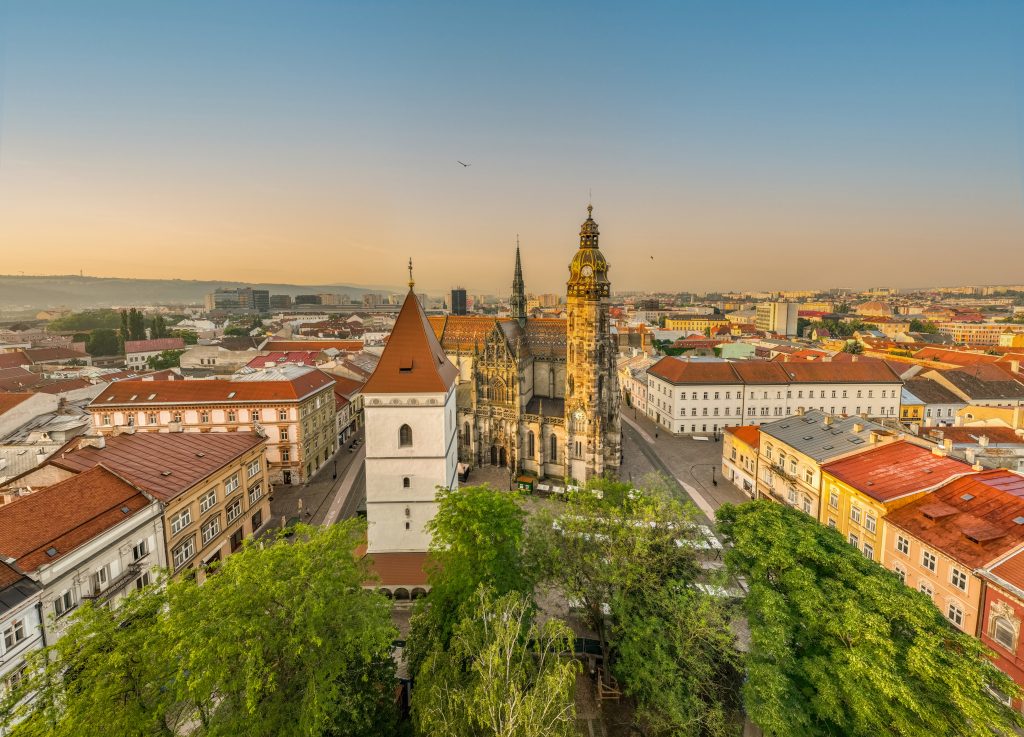 Rozlúčka so slobodou nemusí byť Ibiza. Tieto slovenské mestá majú dokonalú atmosféru