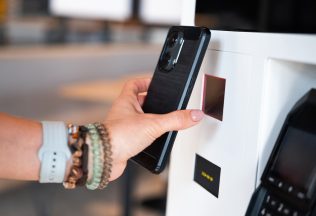 samoobslužné pokladne ľudia psychológia