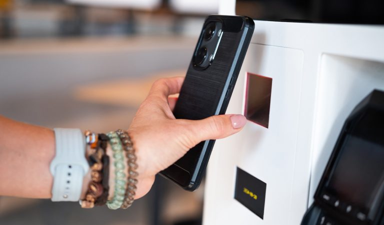 samoobslužné pokladne ľudia psychológia