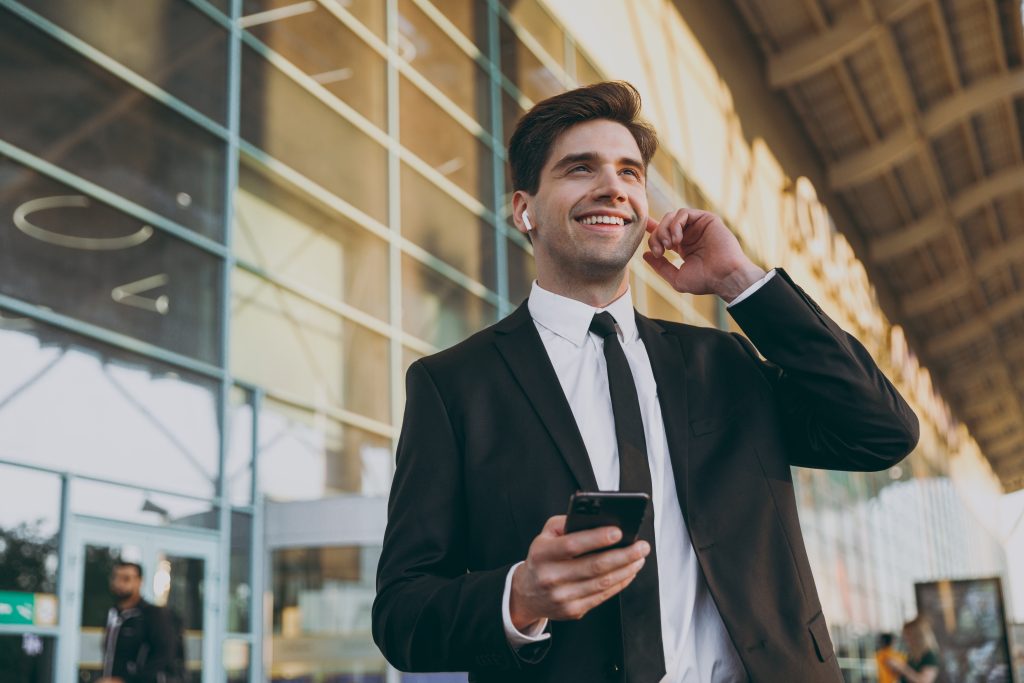 bezdrôtové slúchadlá, cestovanie, letecké spoločnosti, lietadlo, zákaz, fakty a zaujímavosti