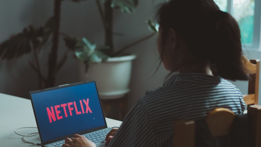 Netflix, stream platformy, nenápadné seriály, seriály, na Netflixe, tipy na seriály