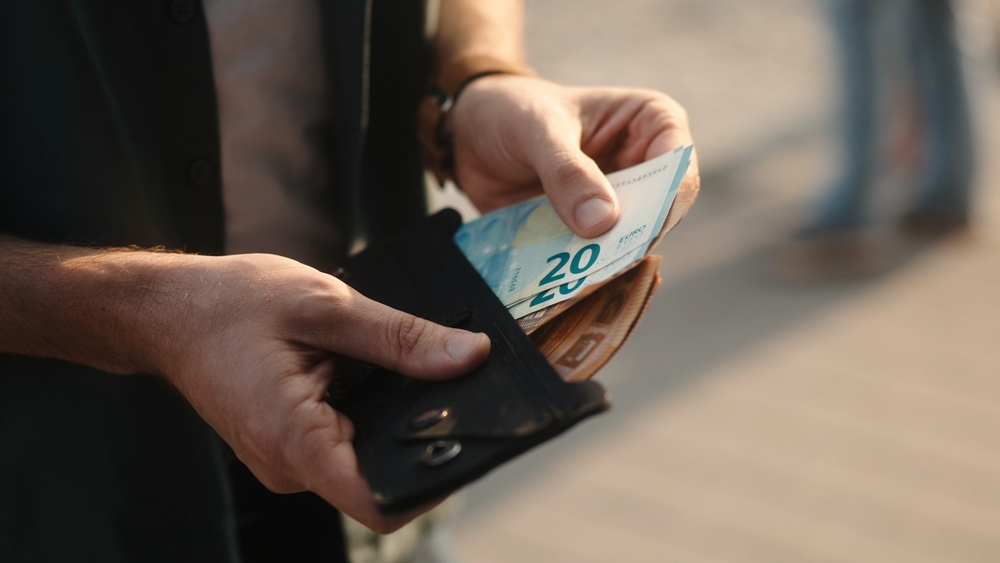 ľudia zbytočne míňajú peniaze na jedlo