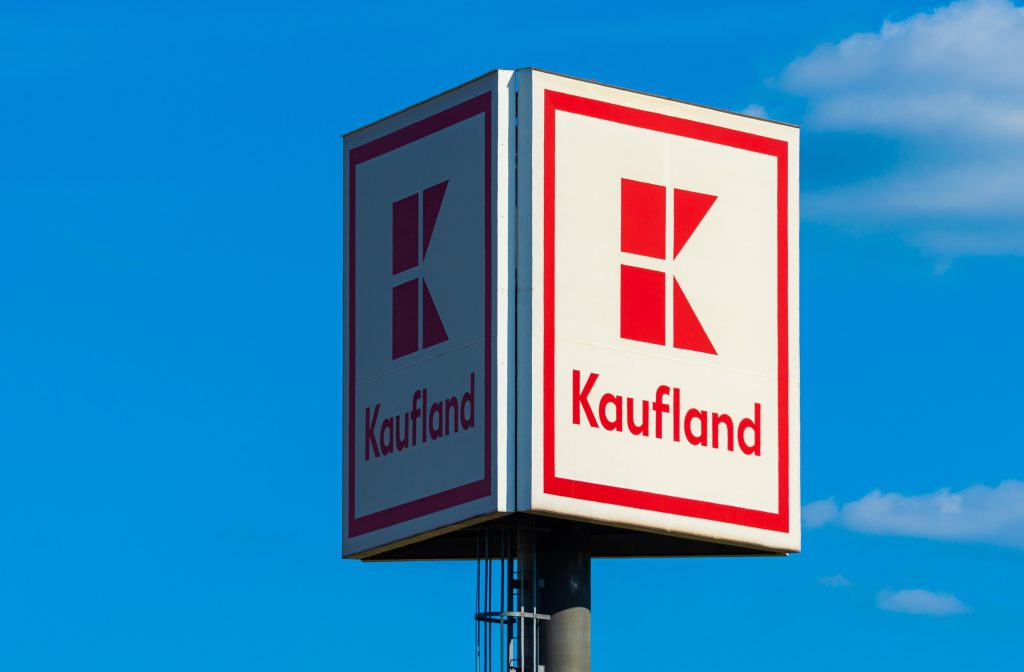 Kaufland má na svojom eshope produkty s nevhodnými a vulgárnymi názvami. Nepodarený automatický preklad baví Slovákov.