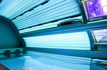 Umelé opaľovanie si už nebude môcť užiť každý. Do solária sa po novom nedostane táto skupina Slovákov