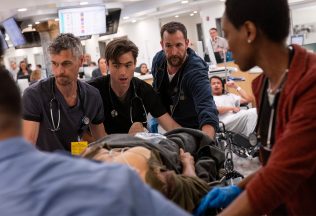 the pitt seriál novinka musíš vidieť filmy