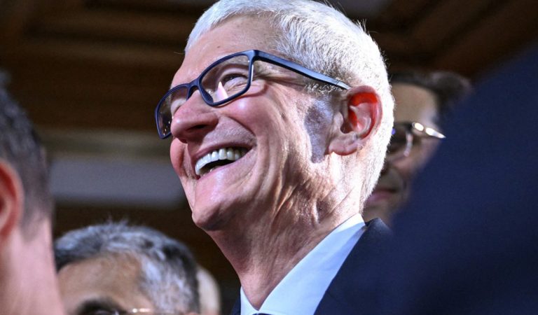 tim cook apple iphone telefóny ľudia