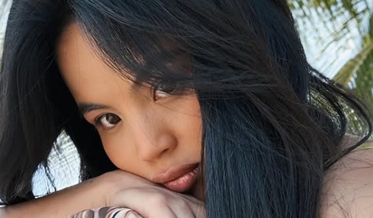 yeni love island súťažiaca reality šou dieťa