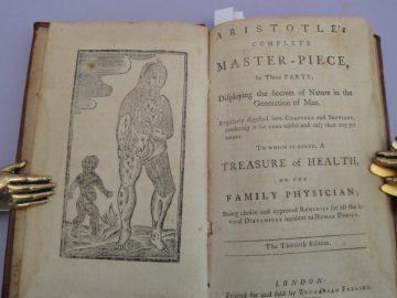 zakázaná kniha aristotles masterpiece zvrhlosť zákaz