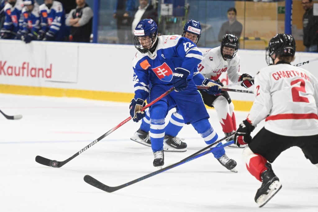 Za tie sedačky sa nebudeme hanbiť pred svetom? Slováci kritizujú bratislavský štadión, ktorý bude hostiť juniorské MS v hokeji