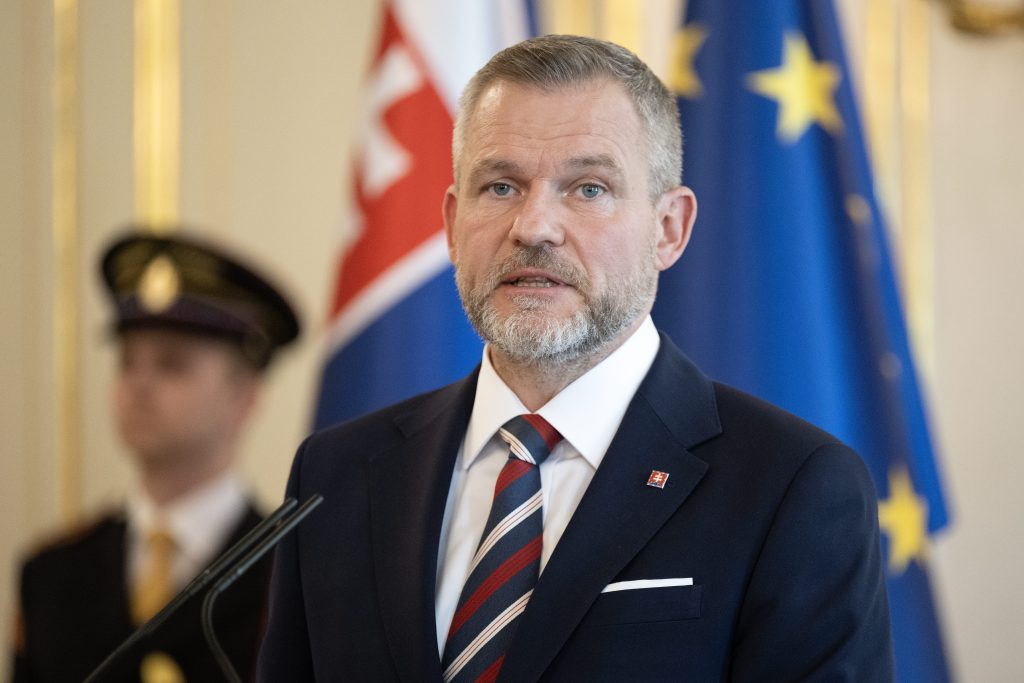 Prezident SR Peter Pellegrini oznámil, že na 4. júla vyhlásil referendum s dvomi otázkami. To vychádza z petície strany Demokrati.