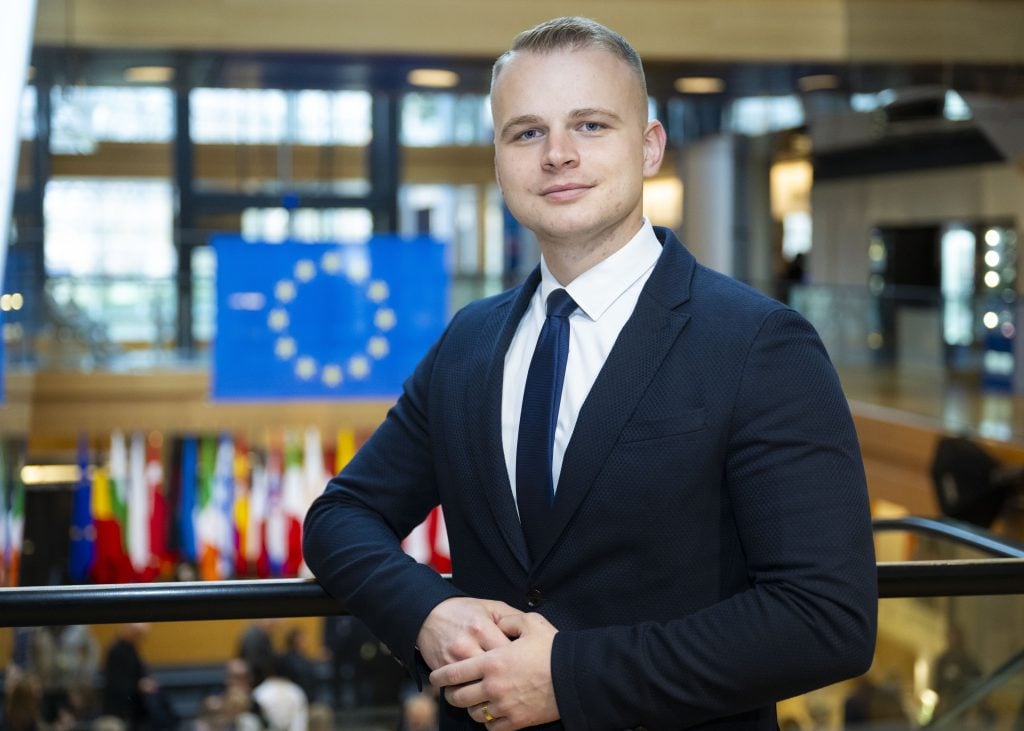 Slovenský europoslanec Milan Mazurek nedostal vízum do USA. Dôvodom je, že sa jeho meno nachádza v zozname členov extrémistických strán.