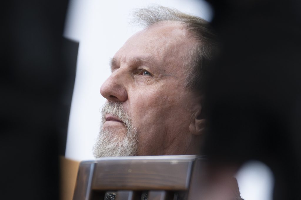 Strelec Juraj Cinula, ktorý v roku 2024 strieľal v Handlovej na premiéra Roberta Fica sa dnes postavil pred Najvyšší súd SR.