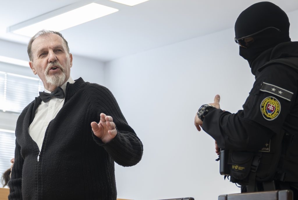Strelec Juraj Cinula, ktorý v roku 2024 strieľal v Handlovej na premiéra Roberta Fica sa dnes postavil pred Najvyšší súd SR.