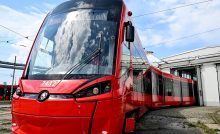 bratislava električky zastávka ľudia renovácie