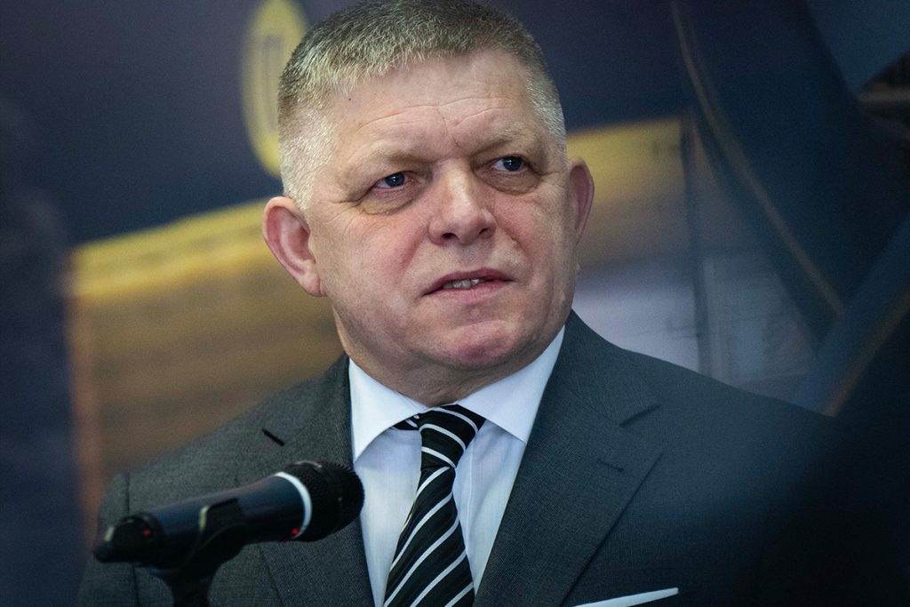 Péter Magyar a jeho strana Tisza suverénne uspeli v maďarských parlamentných voľbách a po 16 rokoch zbavili moci Viktora Orbána.