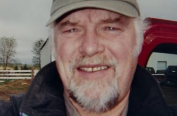 Príbeh Killdozera: Muž sa pomstil úradom tým, že vybudoval oceľové monštrum a zrovnal polku mesta so zemou