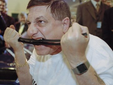 michel lotito divné veci ktoré ľudia jedia jedlo lietadlo