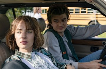 Steve Harrington unikol hrobárovi z lopaty: TOP 5 postáv z filmov alebo seriálov, ktoré mali zomrieť už v úvode príbehu