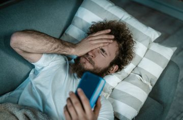 Zobudíš sa a hodinky ukazujú čas 3:00. Prečo sa budíš práve v túto hodinu?