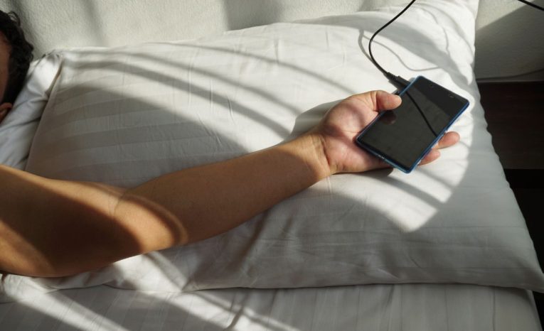 mobil, nabíjanie, nebezpečenstvo, hasiči, požiar, fakty a zaujímavosti