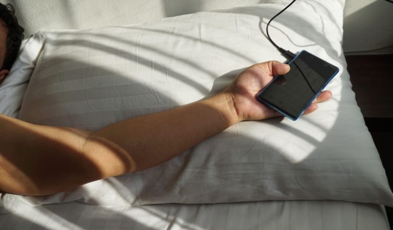 mobil, nabíjanie, nebezpečenstvo, hasiči, požiar, fakty a zaujímavosti