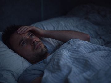 Myšlienky, ktoré máš tesne pred spaním a nedajú ti spať