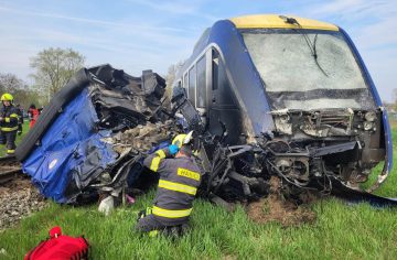 Tragická nehoda v Dunajskej Strede. Zrážka vlaku s kamiónom si vyžiadala 21 zranených a jedno úmrtie