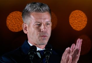 péter magyar maďarsko víťazstvo kontroverzia minulosť